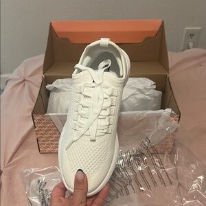 Fabletics White Sneakers Clean Minimalist Design